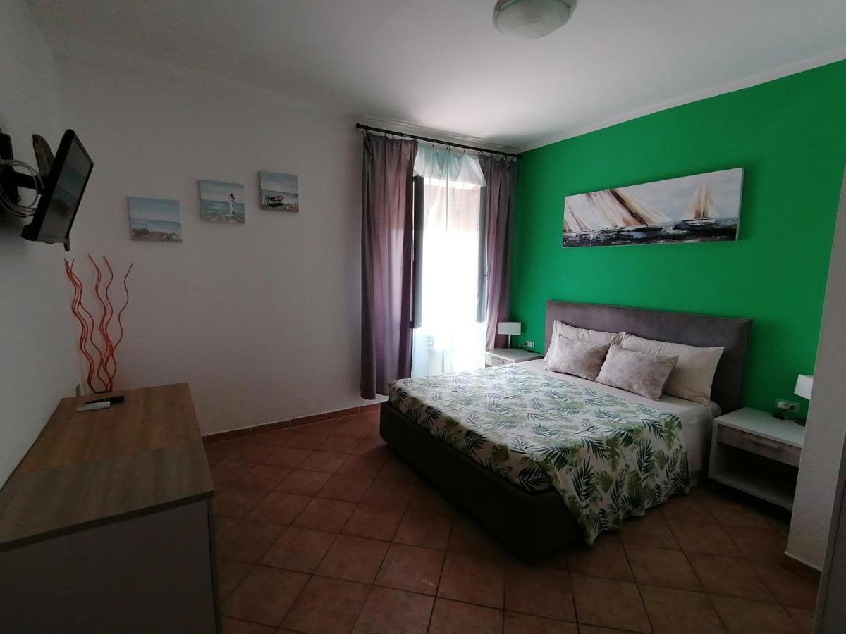 B&B Il Corallo Ла-Маддалена Экстерьер фото